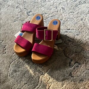 Women's Pink Suede Wedges